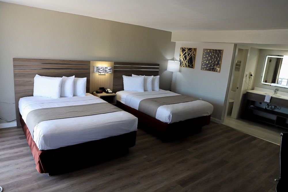 Airport Inn Signature Double Room, Non Smoking 2