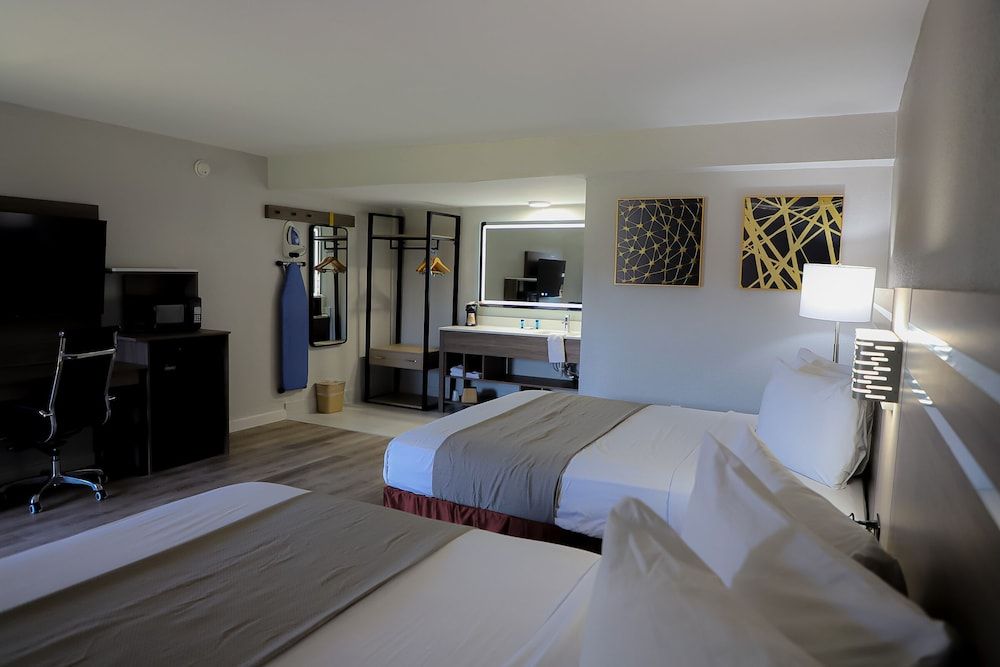 Airport Inn Signature Double Room, Non Smoking 6