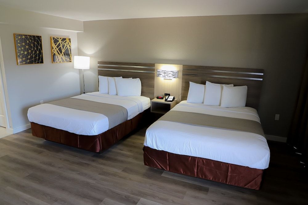 Airport Inn Signature Double Room, Non Smoking 5