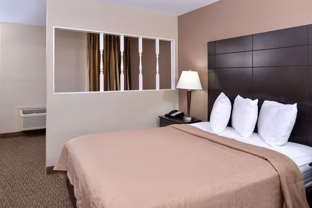 Standard Room, 1 Queen Bed