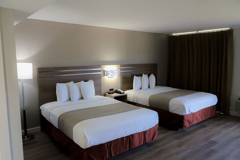 Airport Inn Signature Double Room, Non Smoking 4