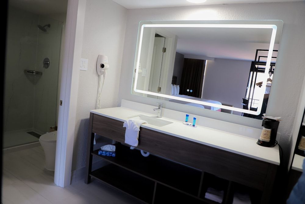 Airport Inn Signature Single Room 10