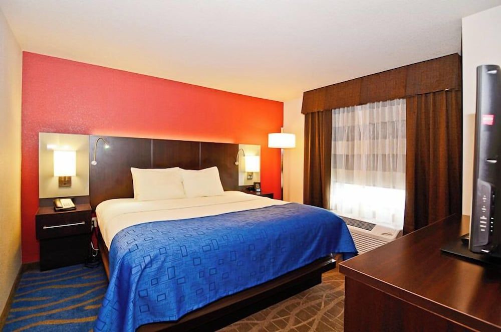 Astoria Hotel and Event Center Suite, 1 Bedroom, Kitchen 3