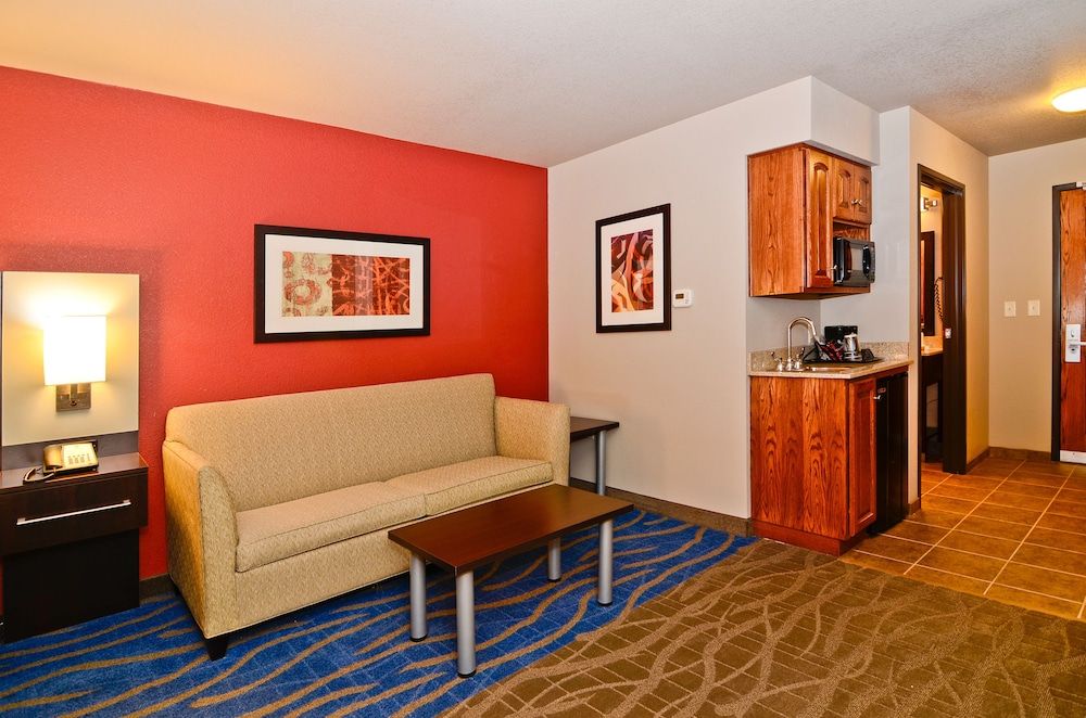 Astoria Hotel and Event Center Suite, 1 Bedroom, Kitchen 5