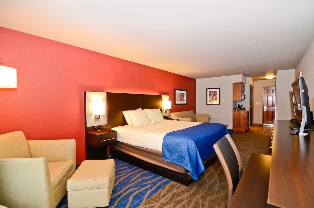 Astoria Hotel and Event Center Studio, 1 King Bed, Kitchenette