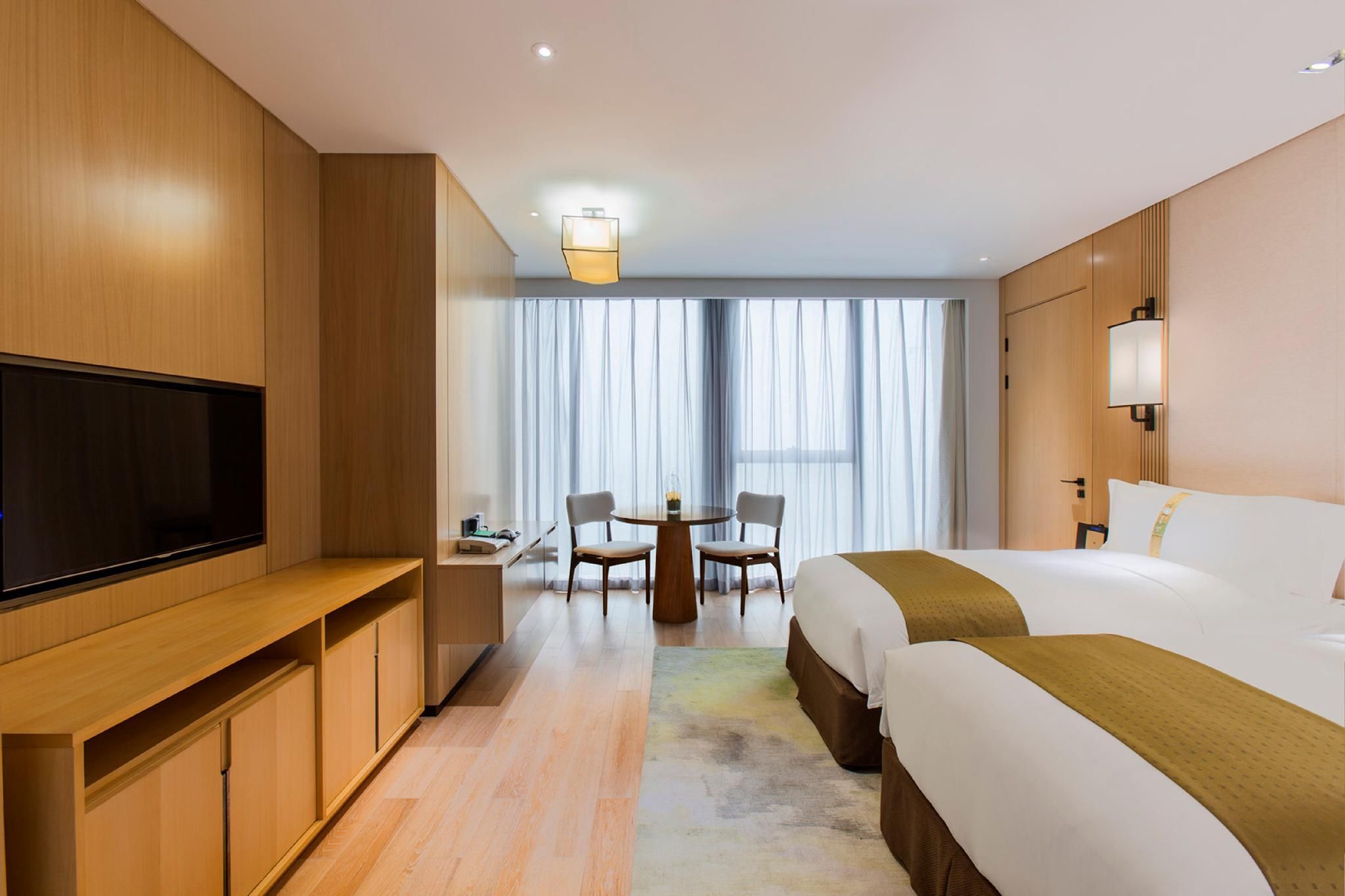 1 King Bed Standard
