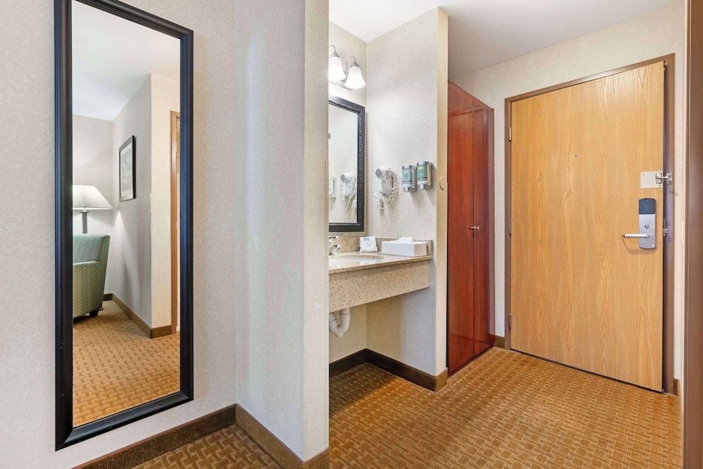 Best Western Wittenberg Inn Standard Room, 1 Queen Bed, Accessible, Non Smoking 4