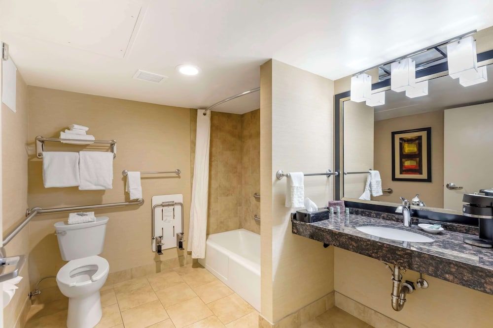 Best Western CottonTree Inn Standard Room, 2 Queen Beds, Accessible, Bathtub 3