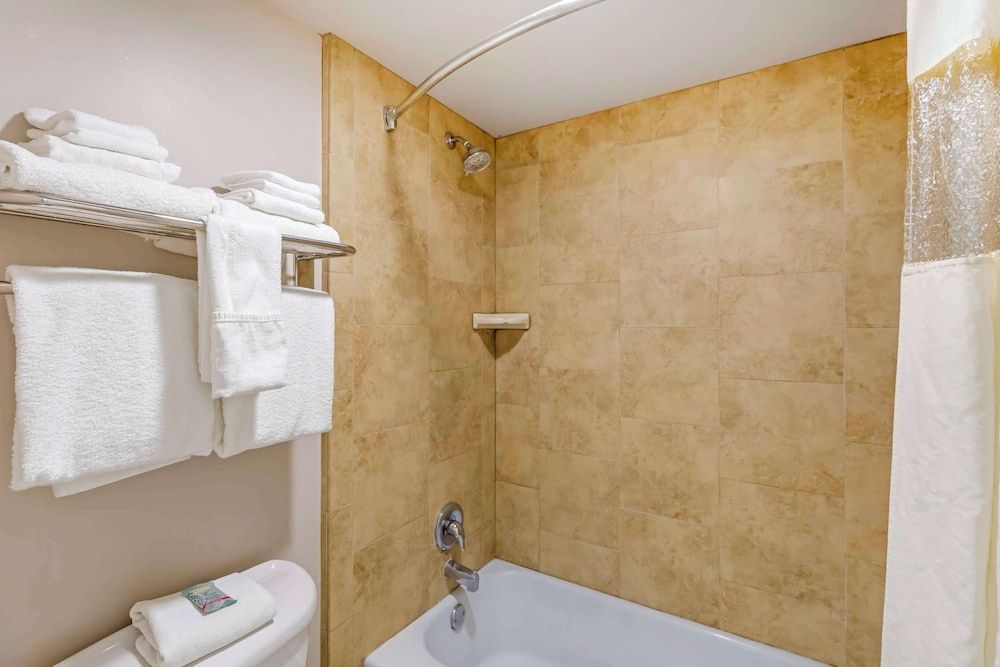 Best Western CottonTree Inn Standard Room, 2 Queen Beds, Non Smoking 3