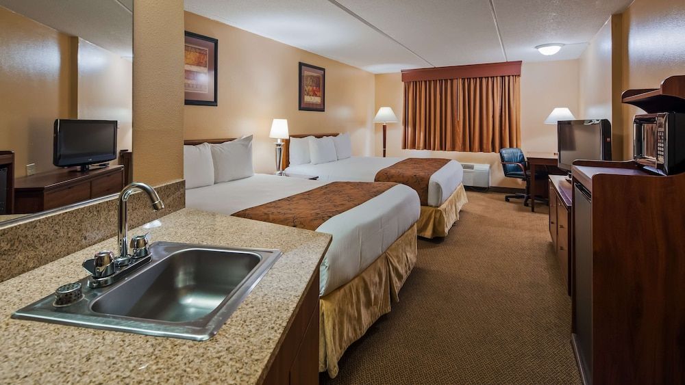 SureStay Plus Hotel by Best Western Black River Falls Standard Room, 2 Queen Beds, Non Smoking, Microwave 3