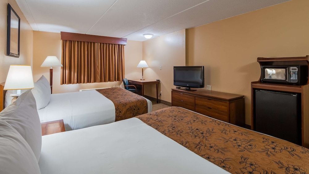 SureStay Plus Hotel by Best Western Black River Falls Standard Room, 2 Queen Beds, Non Smoking, Microwave 2
