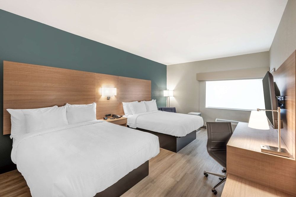 Best Western River Cities Standard Room, 2 Queen Beds, Non Smoking, Refrigerator & Microwave (Walk-in Shower) 3