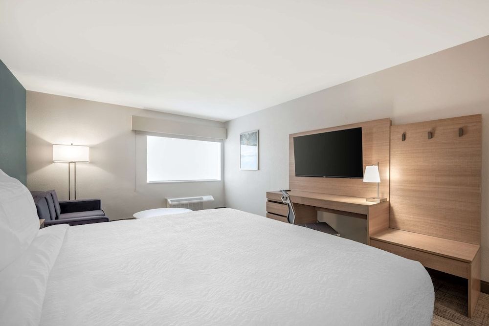 Best Western River Cities Standard Room, 1 King Bed, Non Smoking, Refrigerator & Microwave (Walk-in Shower)