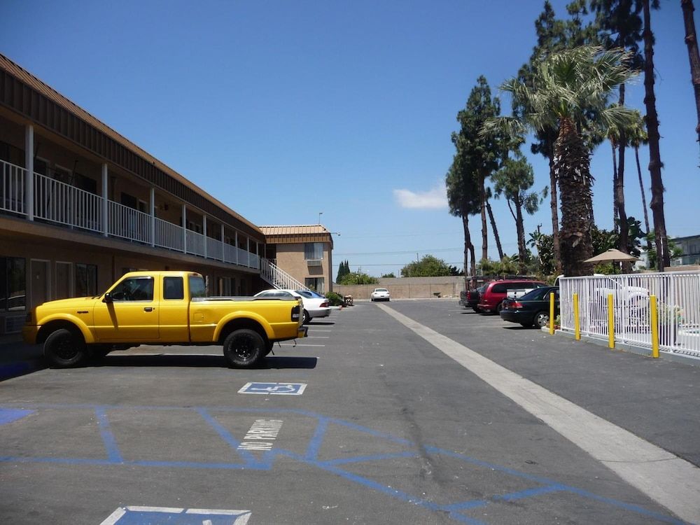 undefined Rainbow Inn - Near Adventure City 9