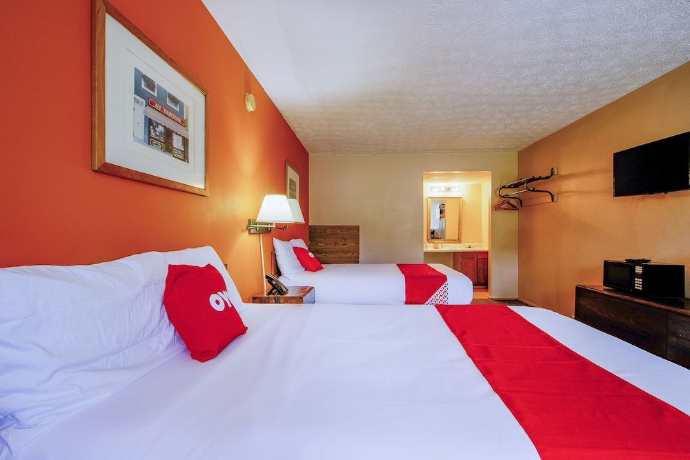 OYO Hotel Chapmanville Inn, WV - Hwy 119 Room, 2 Double Beds