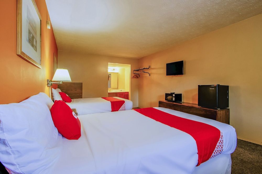 OYO Hotel Chapmanville Inn, WV - Hwy 119 Room, 2 Double Beds 4