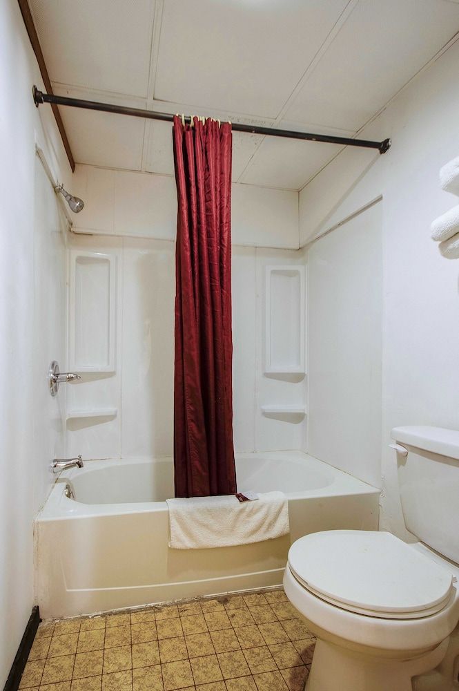 OYO Hotel Chapmanville Inn, WV - Hwy 119 Room, 2 Double Beds 7