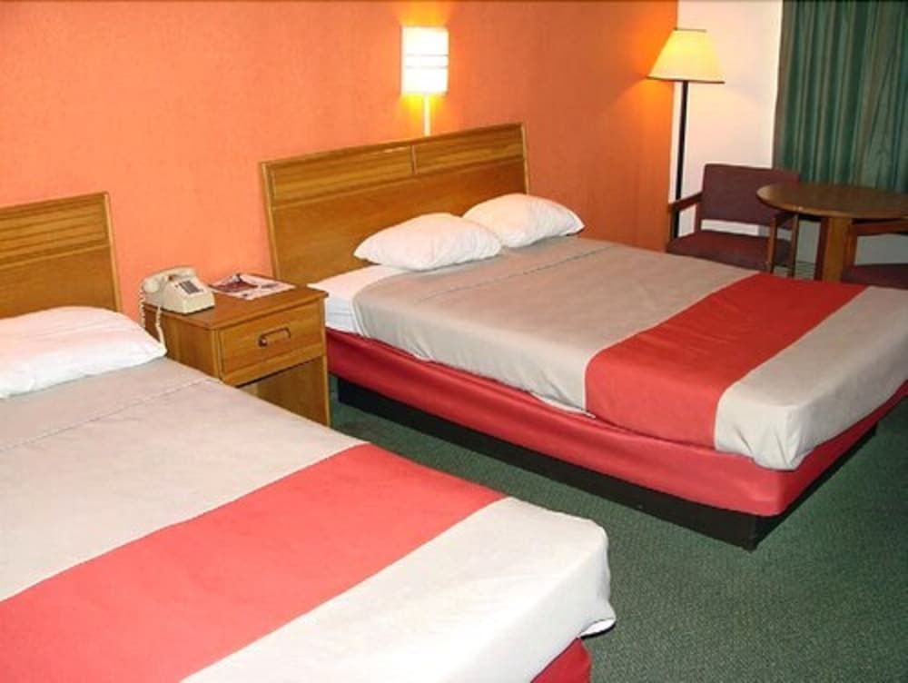 Delta Inn Standard Double Room 3