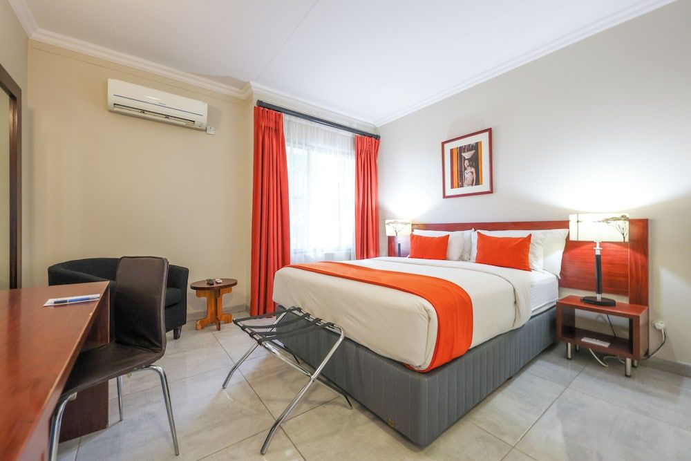 Cresta Botsalo Standard Room, 2 Twin Beds, Garden View 3