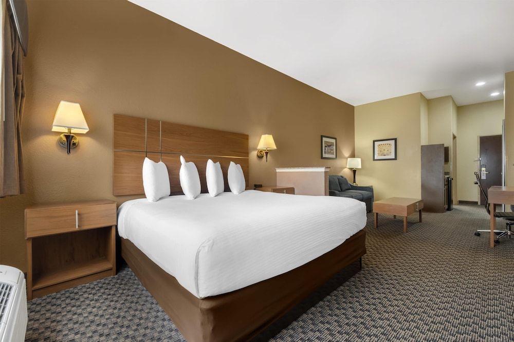 Best Western Plus Shamrock Inn & Suites