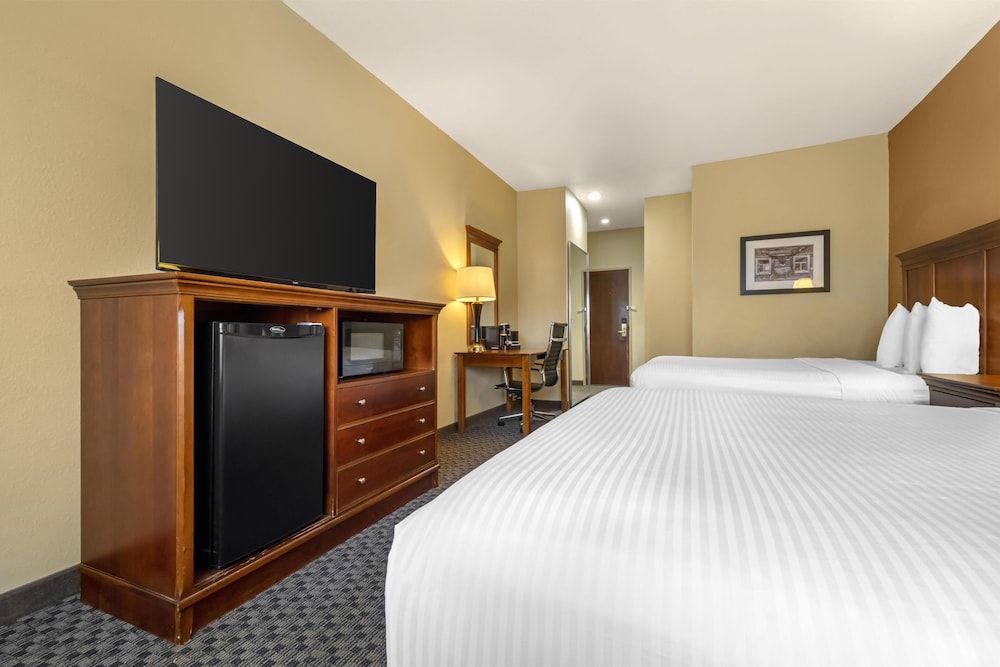 Best Western Plus Shamrock Inn & Suites Standard Room, 2 Queen Beds, Non Smoking, Refrigerator & Microwave