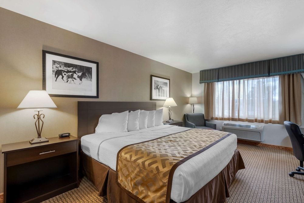 Best Western Pinedale Inn Standard Room, Multiple Beds, Non Smoking, Refrigerator & Microwave (Oversized Room) 4