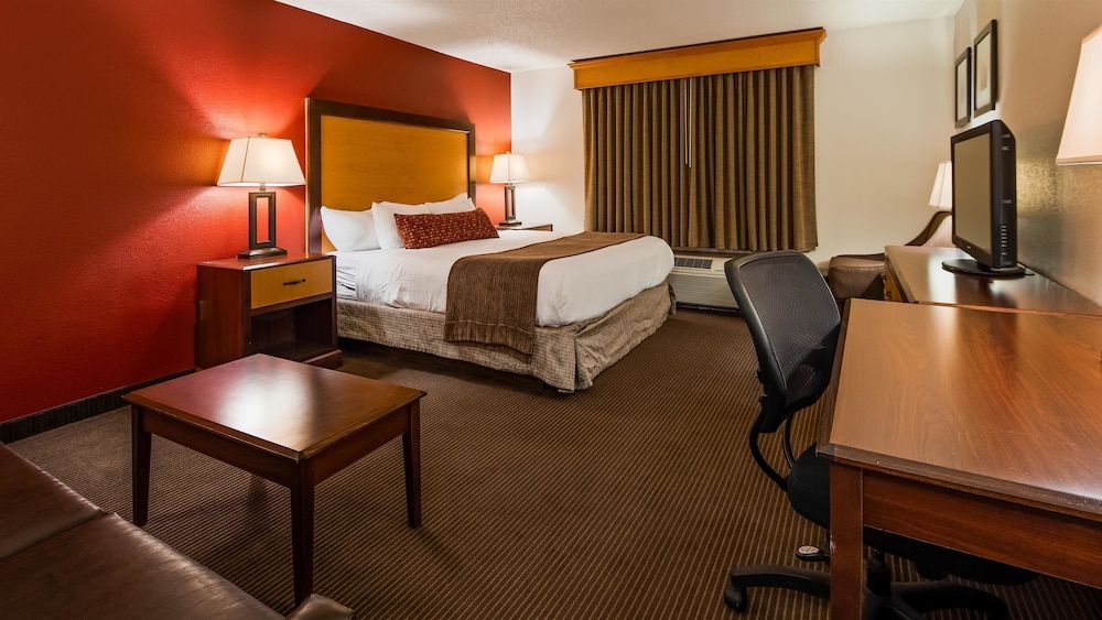 Standard Room, 1 King Bed, Non Smoking (with Sofabed)