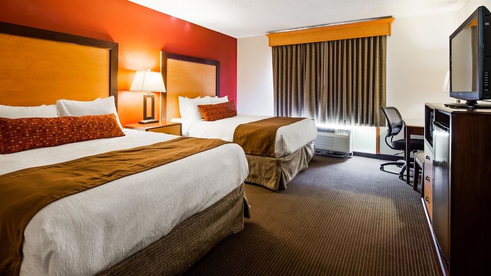 Grand Suite, 2 Queen Beds, Non Smoking, Kitchenette (with Sofabed)
