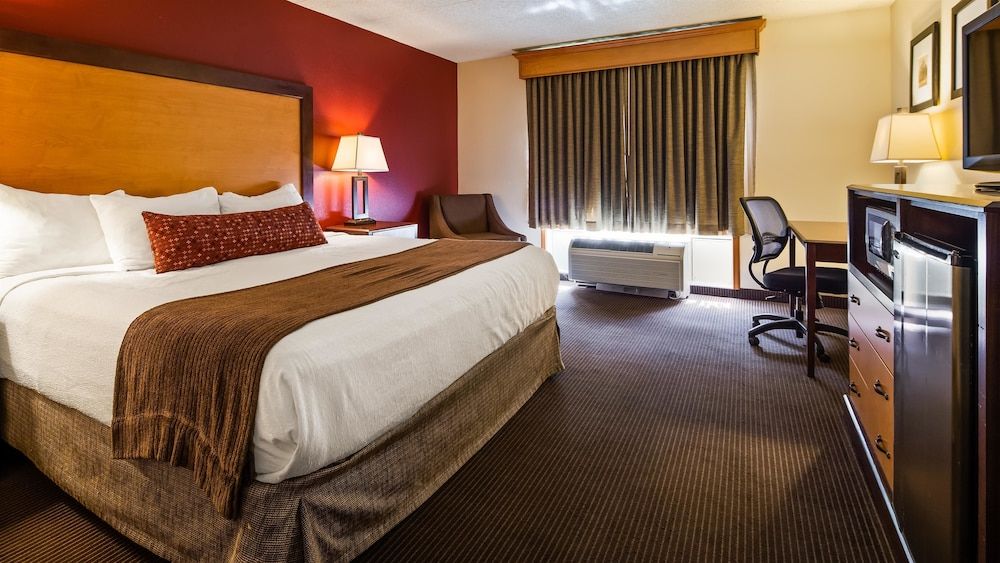 Standard Room, 1 King Bed, Non Smoking, Refrigerator & Microwave