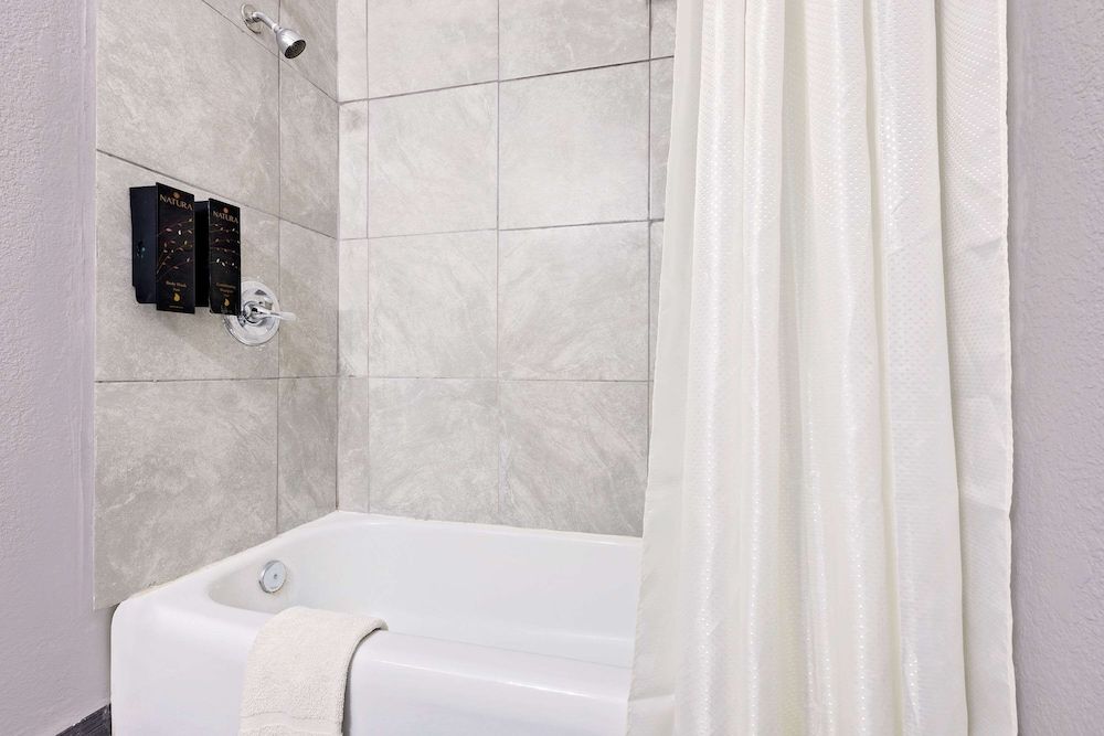 Knights Inn Big Spring Room, 1 King Bed 6