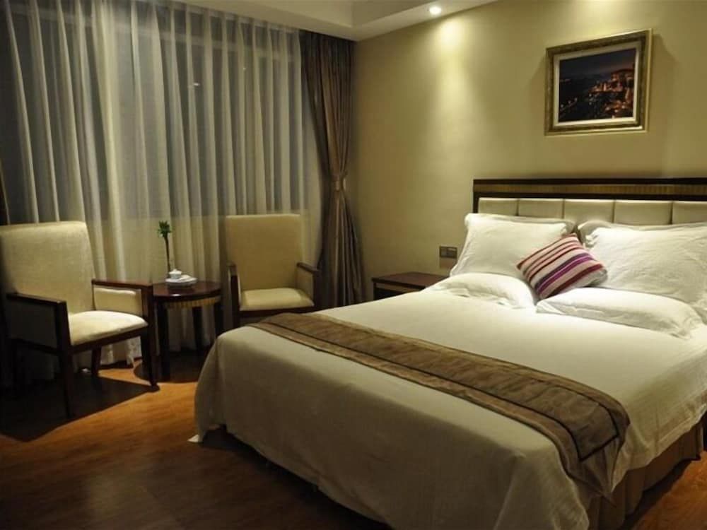 Standard Room, 1 Queen Bed