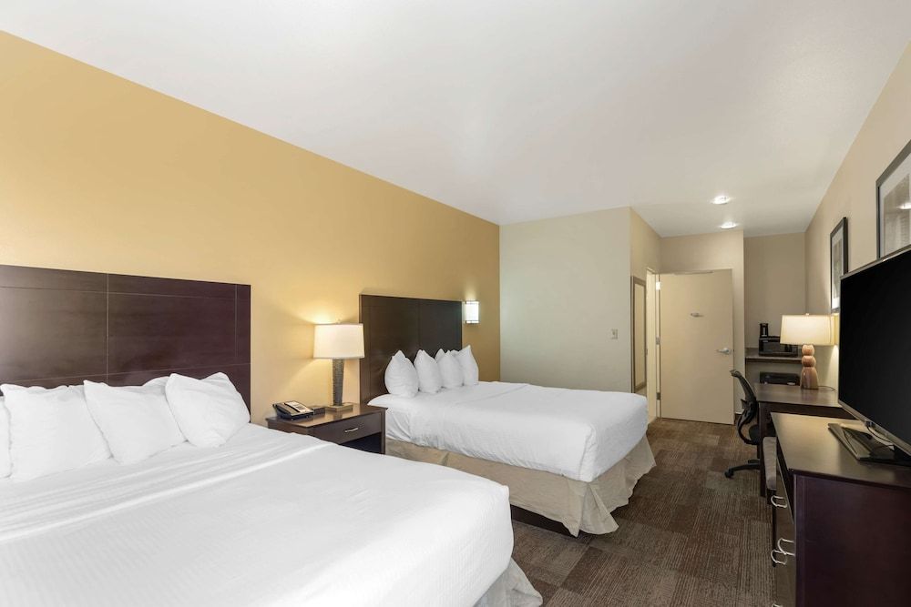 Best Western Pioneer Standard Room, 2 Double Beds, Non Smoking, Refrigerator & Microwave 2