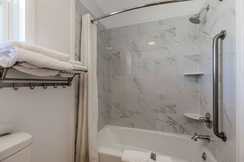 Best Western Pioneer Standard Room, 2 Double Beds, Non Smoking, Refrigerator & Microwave 4