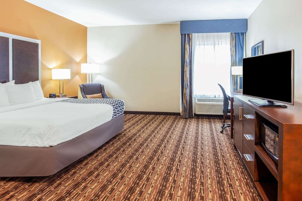 Room, 1 King Bed, Accessible, Non Smoking (Hearing Accessible)