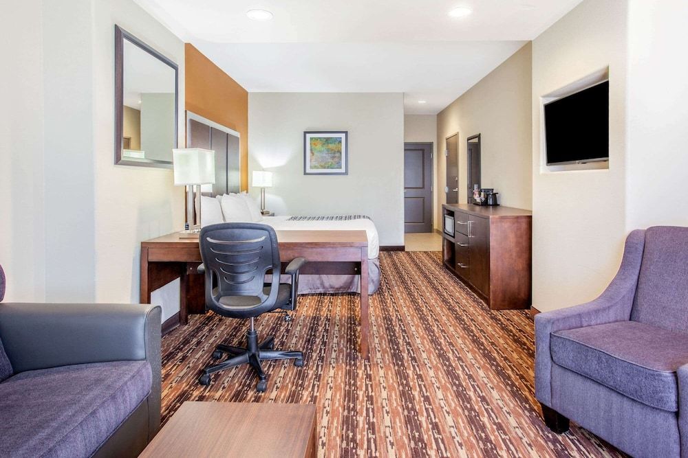 Deluxe Suite, 1 King Bed, Non Smoking