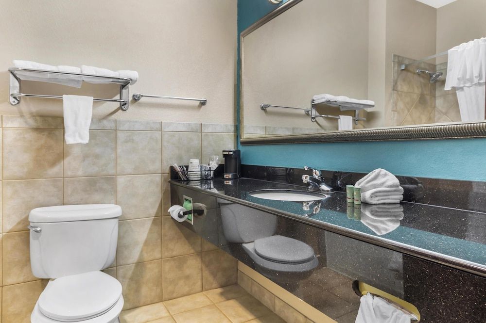 Best Western Mineola Inn Suite, 1 King Bed, Non Smoking (Oversized Room) 3