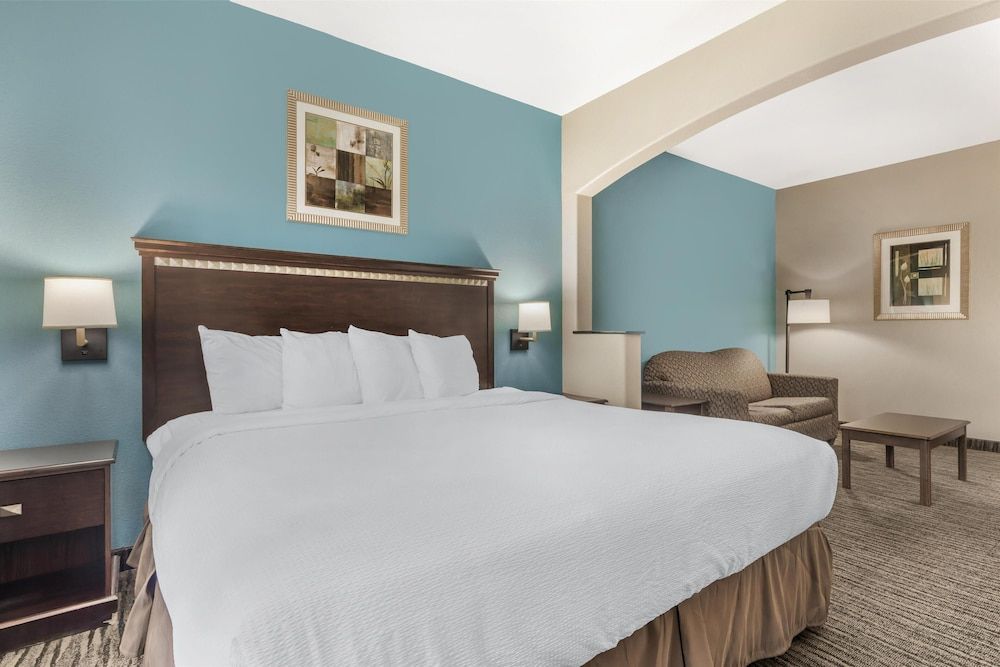 Best Western Mineola Inn Suite, 1 King Bed, Non Smoking (Oversized Room)