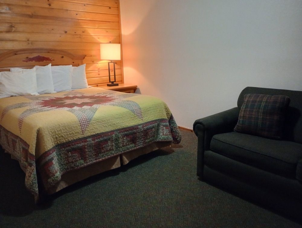 Centerstone Resort Lake-Aire Room, 2 Queen Beds, Non Smoking, Lake View (Hot Tub) 2