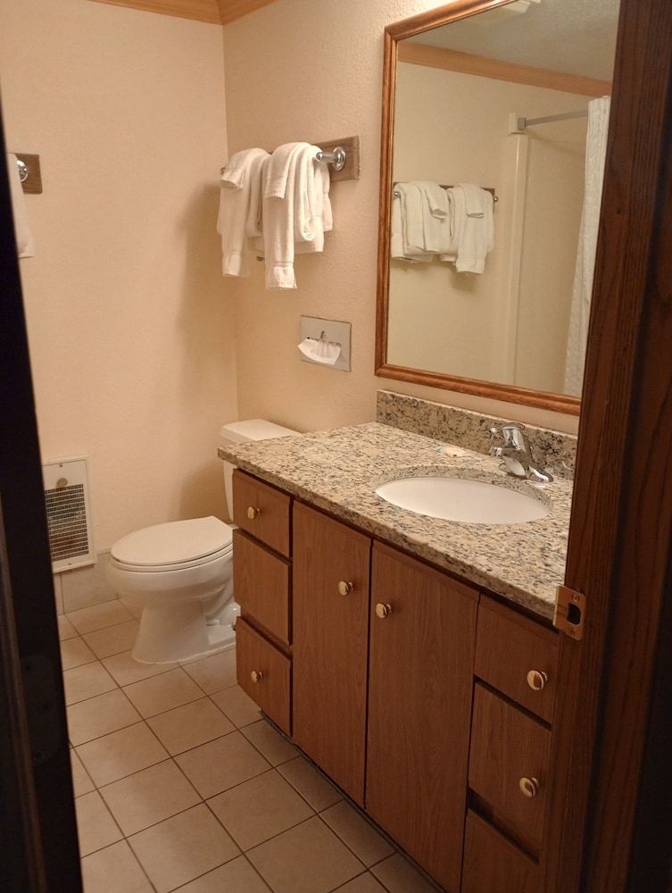 Centerstone Resort Lake-Aire Deluxe Room, 2 Queen Beds, Non Smoking 5