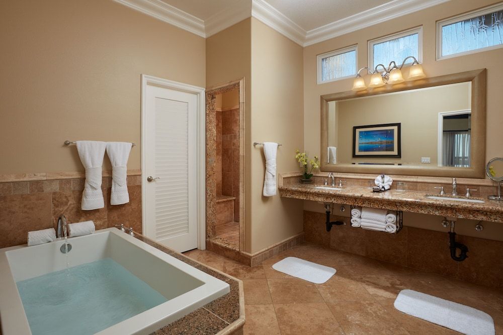 Deluxe Room (Accessible Vineyard Murphy Bed Bungal)