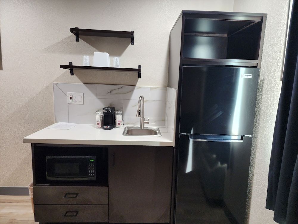 Studio 6 Suites Cameron Park, CA – Folsom Standard Room, 1 Queen Bed, Accessible, Non Smoking 6