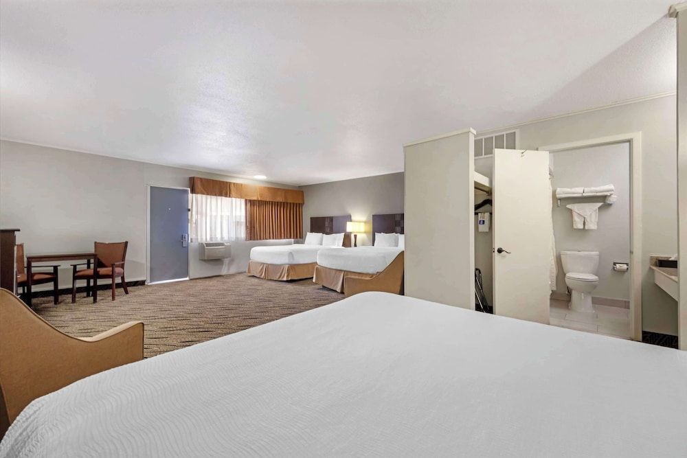 Best Western Red Carpet Inn Standard Room, Multiple Beds, Smoking, Refrigerator & Microwave