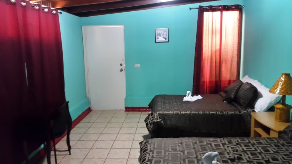 Premier Duplex, 2 Queen Beds, Accessible, Kitchen