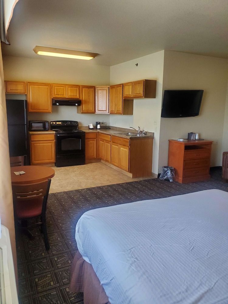 Best Western Rambler Suite, Multiple Beds, Non Smoking (No Pets in room type) 2