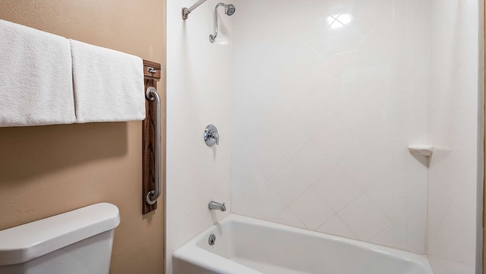 Best Western Rambler Standard Room, 2 Queen Beds, Non Smoking (No Pets in room type) 3