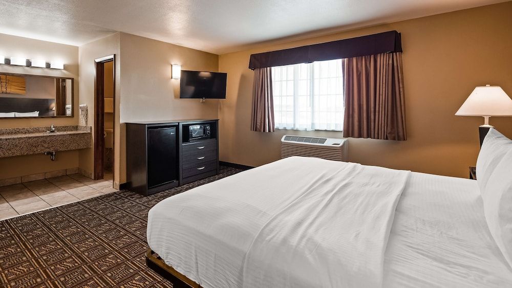 Best Western Rambler Standard Room, 1 Queen Bed, Non Smoking (No Pets in room type) 2