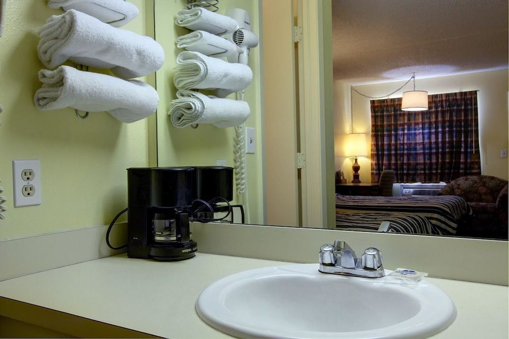 Americas Best Value Inn Comanche Room, 2 Double Beds, Smoking 4