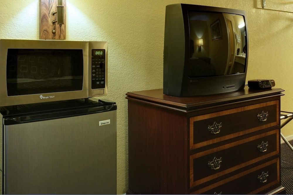 Americas Best Value Inn Comanche Room, 2 Double Beds, Smoking 3