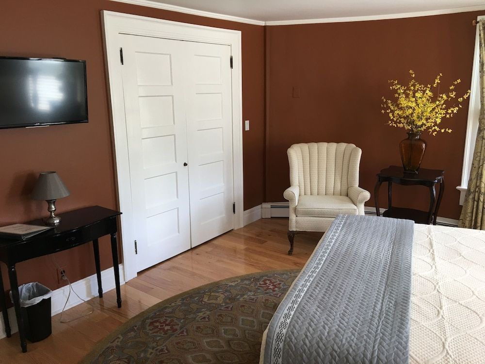 Baldwinsville B&B Elite Suite, 1 Queen Bed, Private Bathroom 3