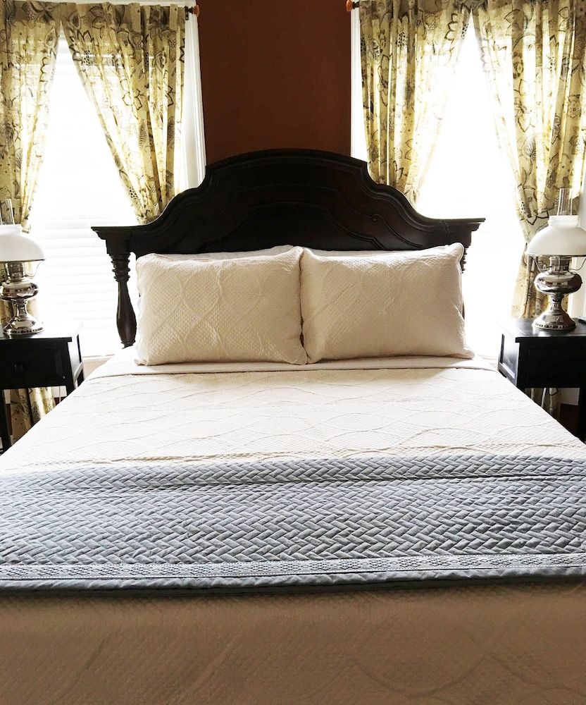 Baldwinsville B&B Elite Suite, 1 Queen Bed, Private Bathroom 2